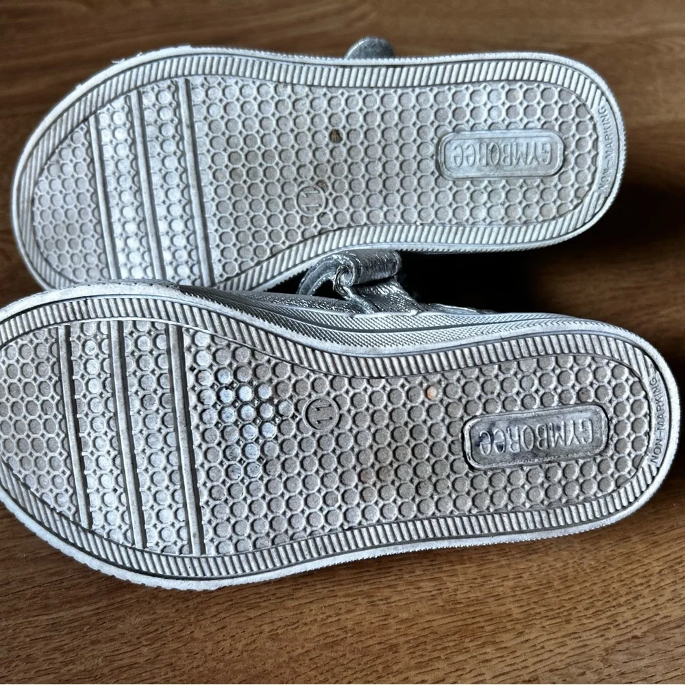 Gymboree Girls cute bowl shiny silver strap shoes for toddler girls size 11